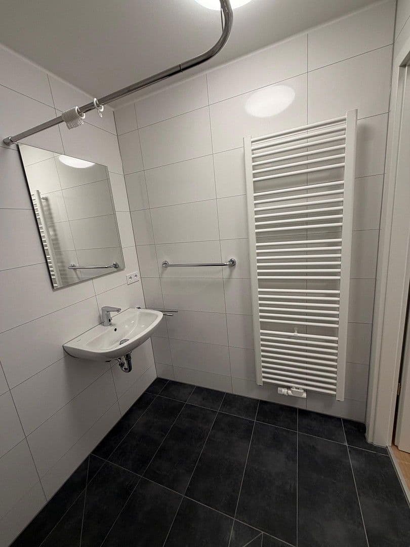 Pronájem bytu 1+1 22 m², Anton-Bruckner-Str. 1, Erlangen, Bavorsko Pronájem bytu 1+1 22 m², Anton-Bruckner-Str. 1, Erlangen, Bavorsko