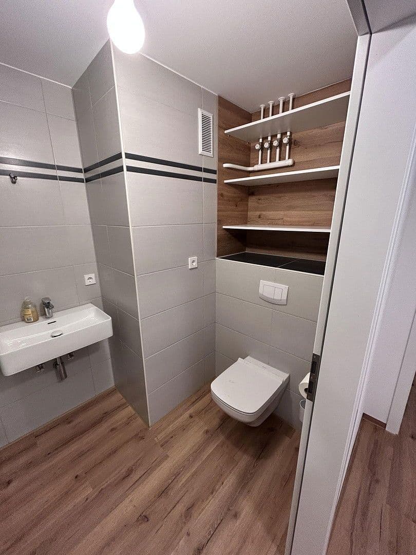 Pronájem bytu 2+1 74 m², Stuttgarter Straße 80, Geislingen an der Steige, Bádensko-Württembersko Pronájem bytu 2+1 74 m², Stuttgarter Straße 80, Geislingen an der Steige, Bádensko-Württembersko