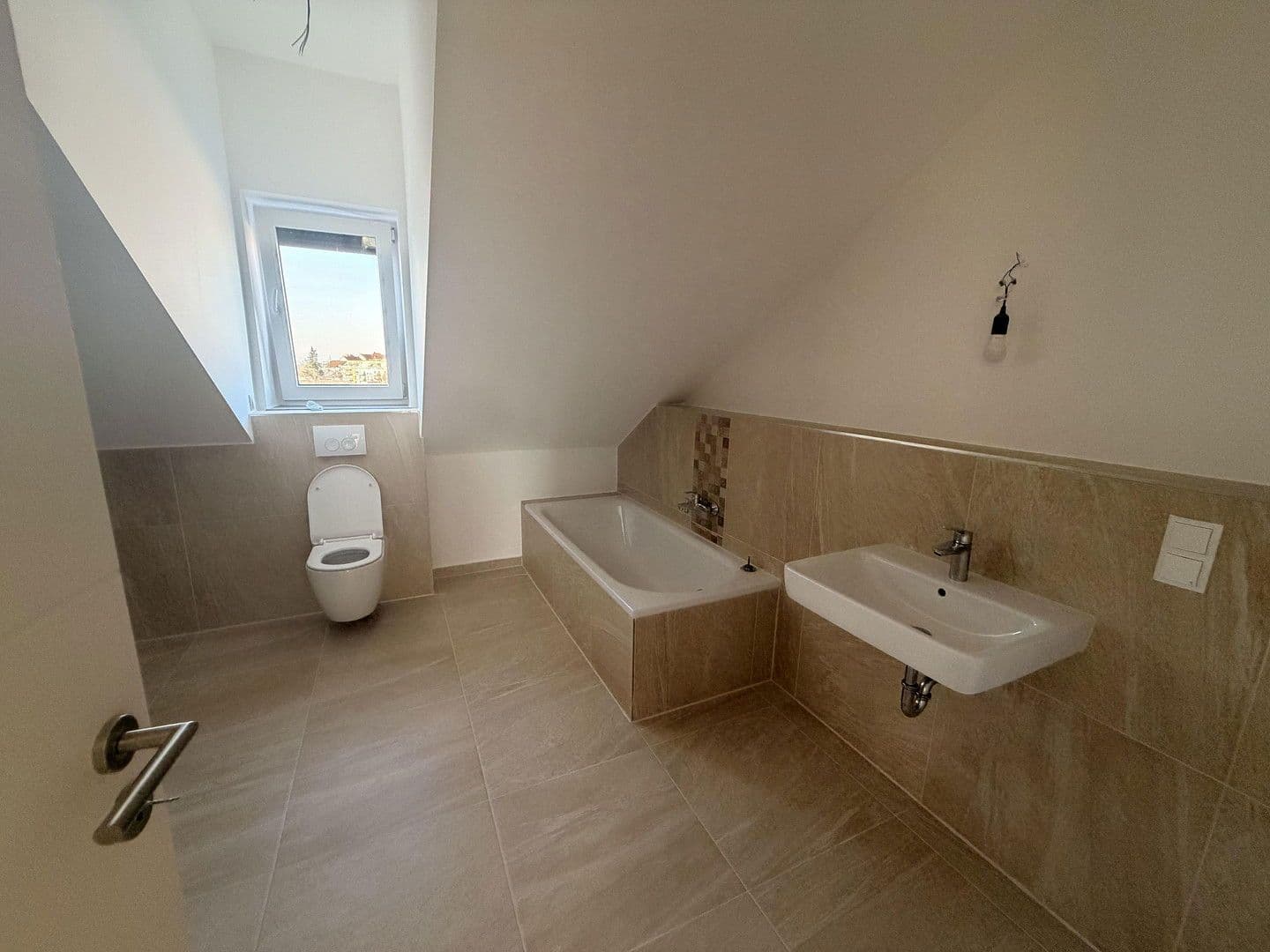 Pronájem bytu 4+1 144 m², Neuhofer Straße 45, Mannheim, Bádensko-Württembersko Pronájem bytu 4+1 144 m², Neuhofer Straße 45, Mannheim, Bádensko-Württembersko