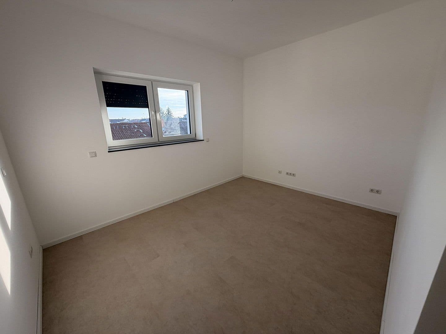 Pronájem bytu 4+1 144 m², Neuhofer Straße 45, Mannheim, Bádensko-Württembersko Pronájem bytu 4+1 144 m², Neuhofer Straße 45, Mannheim, Bádensko-Württembersko