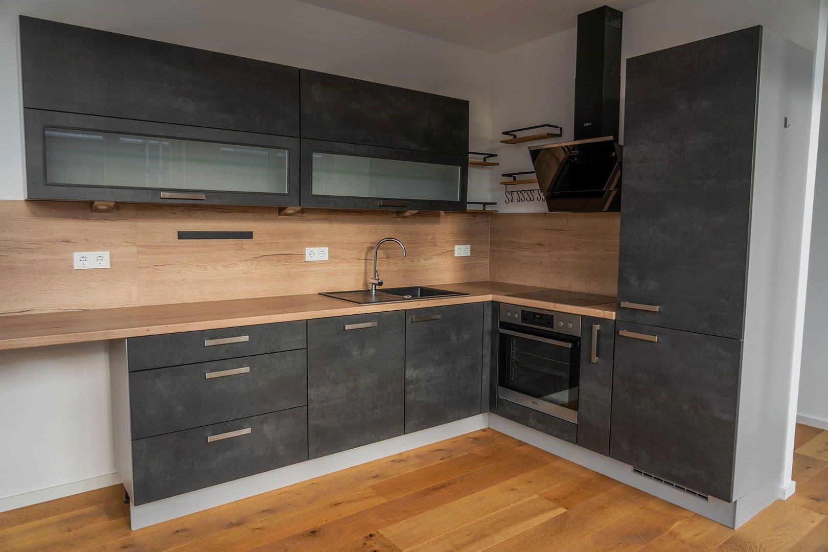 Prodej bytu 2+1 81 m², Einbecker Str. 45, Berlin, Berlín Prodej bytu 2+1 81 m², Einbecker Str. 45, Berlin, Berlín