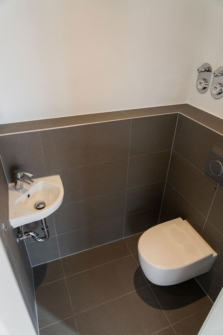 Prodej bytu 2+1 81 m², Einbecker Str. 45, Berlin, Berlín Prodej bytu 2+1 81 m², Einbecker Str. 45, Berlin, Berlín