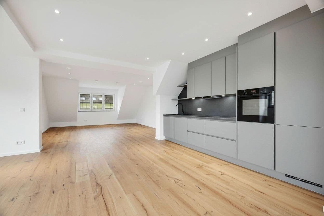 Pronájem bytu 3+1 103 m², Köln, Severní Porýní-Vestfálsko Pronájem bytu 3+1 103 m², Köln, Severní Porýní-Vestfálsko