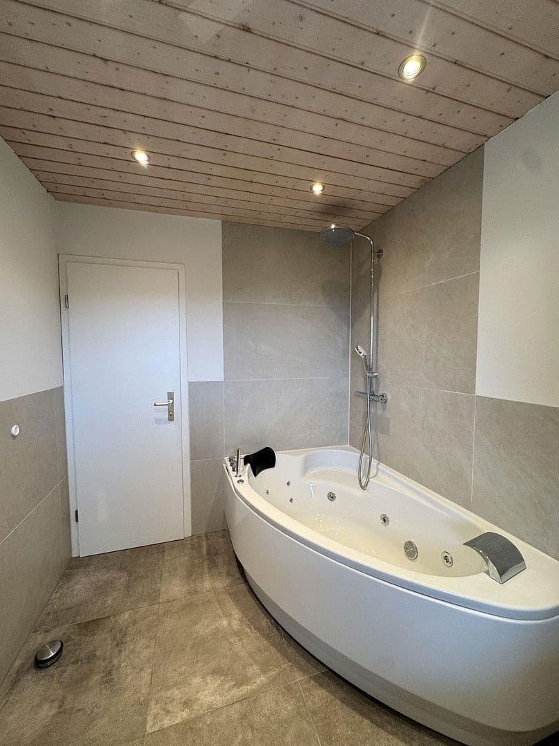 Pronájem domu 170 m², pozemek 500 m², Freudenstadt, Bádensko-Württembersko Pronájem domu 170 m², pozemek 500 m², Freudenstadt, Bádensko-Württembersko