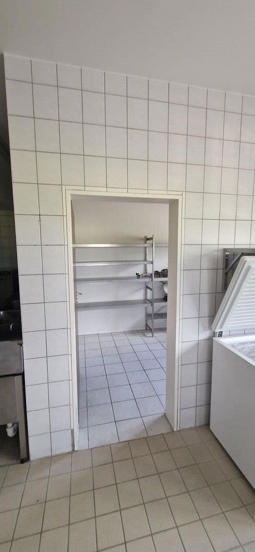 Pronájem nebytového prostoru 380 m², Hirschbergstraße 16, Wielenbach, Bavorsko Pronájem nebytového prostoru 380 m², Hirschbergstraße 16, Wielenbach, Bavorsko