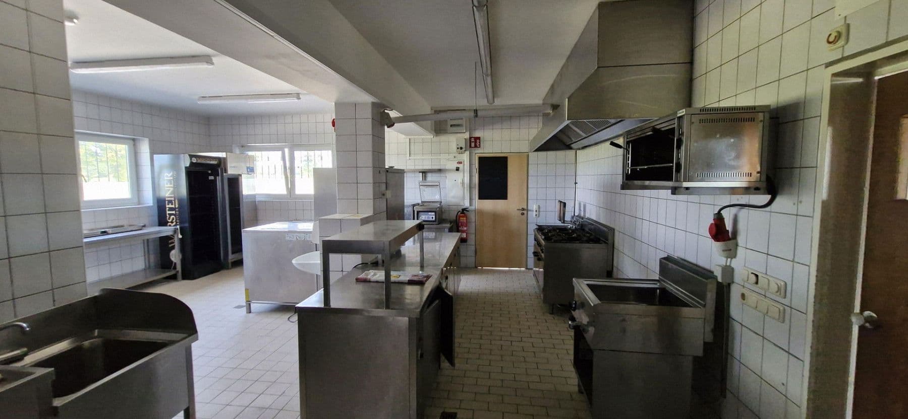 Pronájem nebytového prostoru 380 m², Hirschbergstraße 16, Wielenbach, Bavorsko Pronájem nebytového prostoru 380 m², Hirschbergstraße 16, Wielenbach, Bavorsko