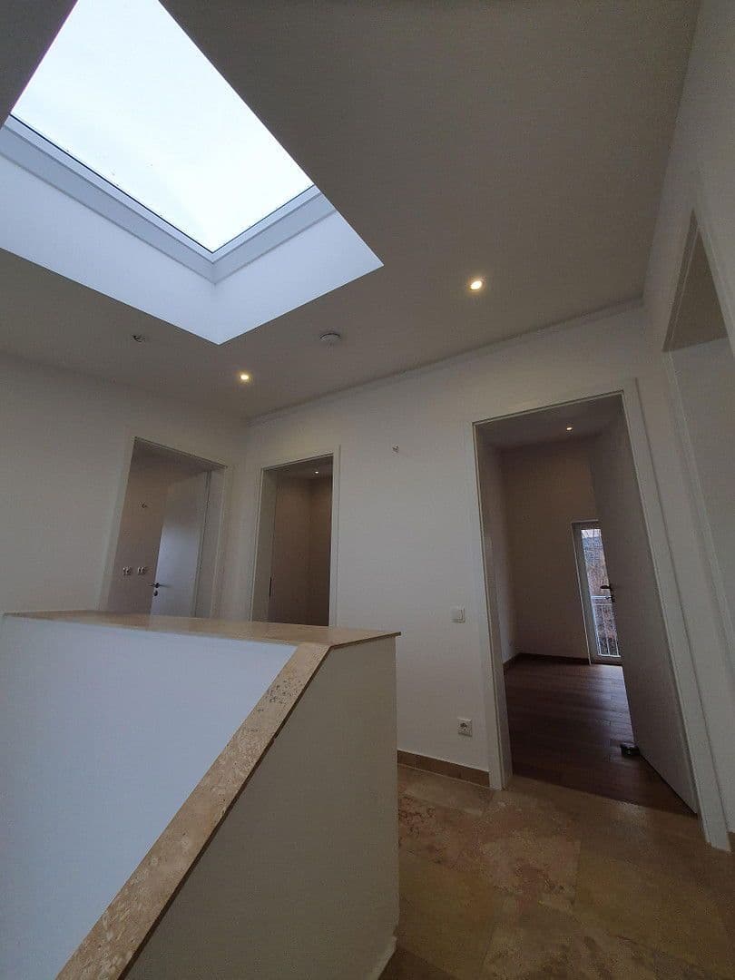 Pronájem domu 155 m², pozemek 300 m², Am Kollergang 4, Nittendorf, Bavorsko Pronájem domu 155 m², pozemek 300 m², Am Kollergang 4, Nittendorf, Bavorsko