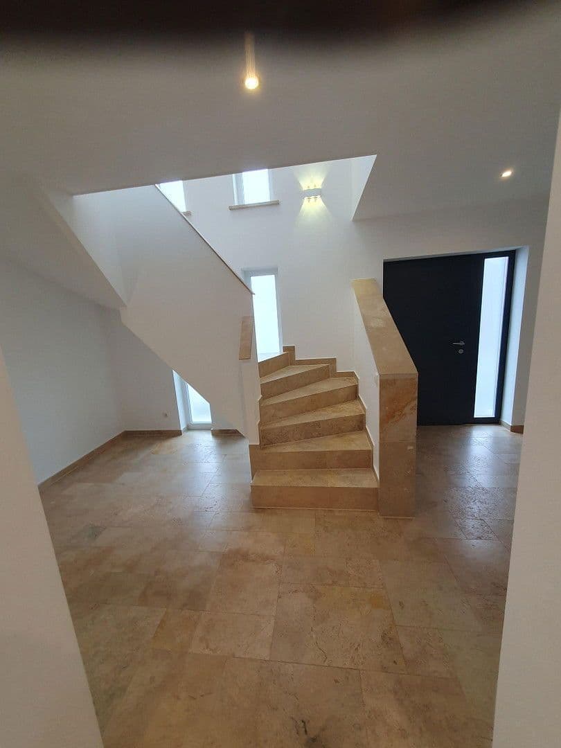 Pronájem domu 155 m², pozemek 300 m², Am Kollergang 4, Nittendorf, Bavorsko Pronájem domu 155 m², pozemek 300 m², Am Kollergang 4, Nittendorf, Bavorsko