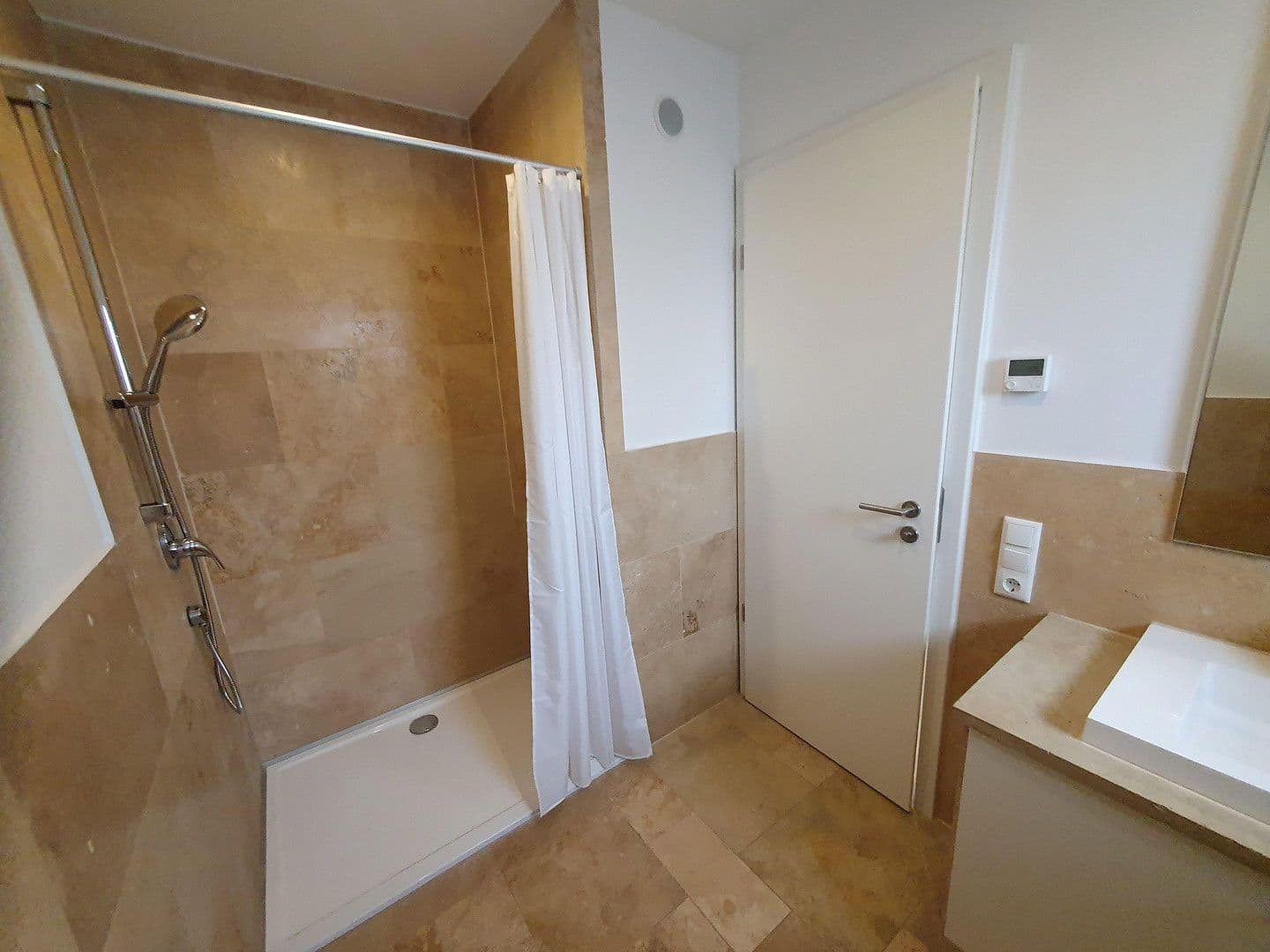 Pronájem domu 155 m², pozemek 300 m², Am Kollergang 4, Nittendorf, Bavorsko Pronájem domu 155 m², pozemek 300 m², Am Kollergang 4, Nittendorf, Bavorsko