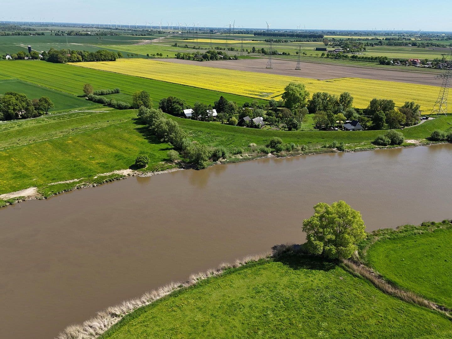 Prodej domu 188 m², pozemek 6.000 m², Bahrenfleth, Šlesvicko-Holštýnsko Prodej domu 188 m², pozemek 6.000 m², Bahrenfleth, Šlesvicko-Holštýnsko