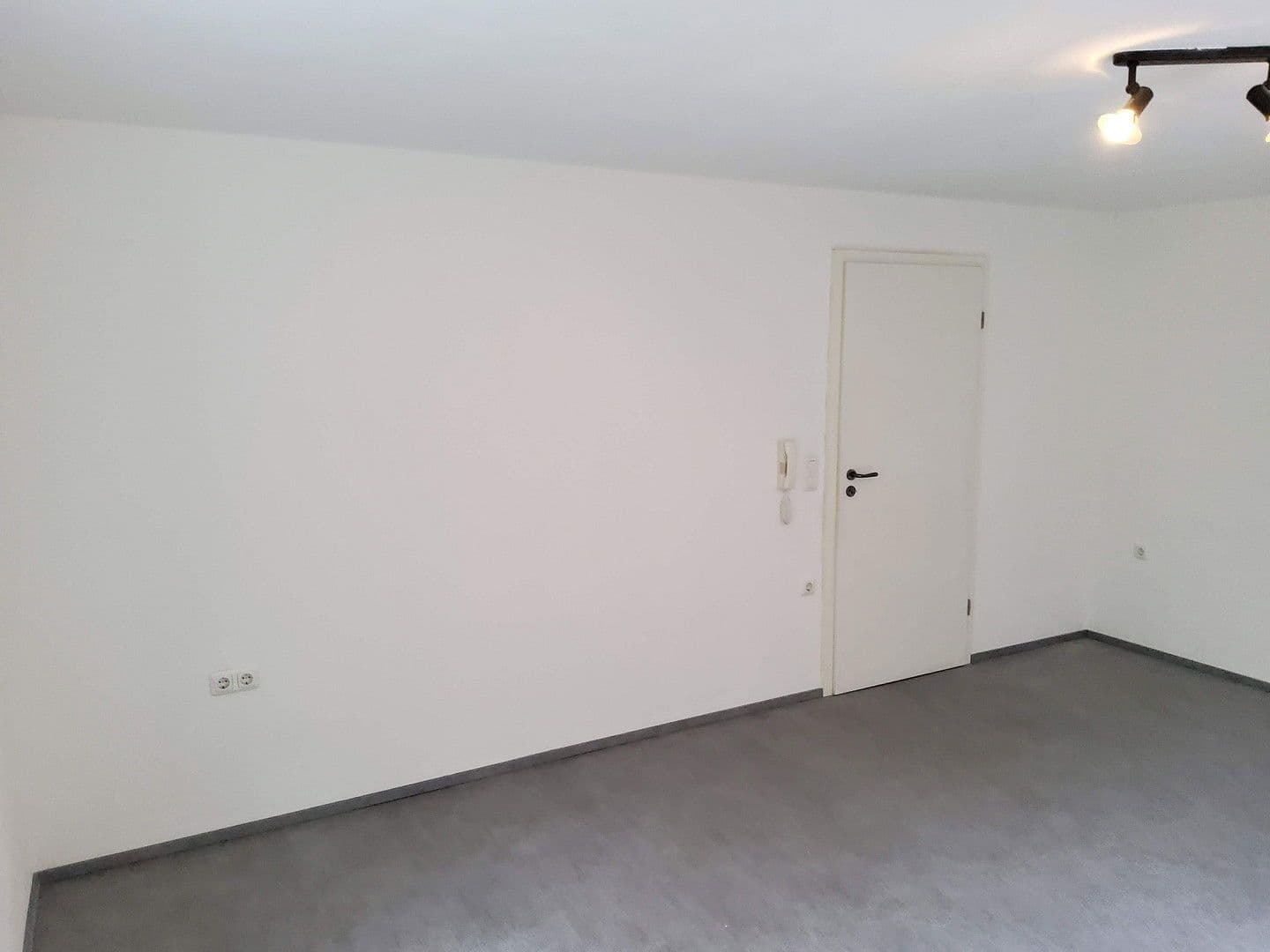 Pronájem bytu 1+1 30 m², Herzogenaurach, Bavorsko Pronájem bytu 1+1 30 m², Herzogenaurach, Bavorsko