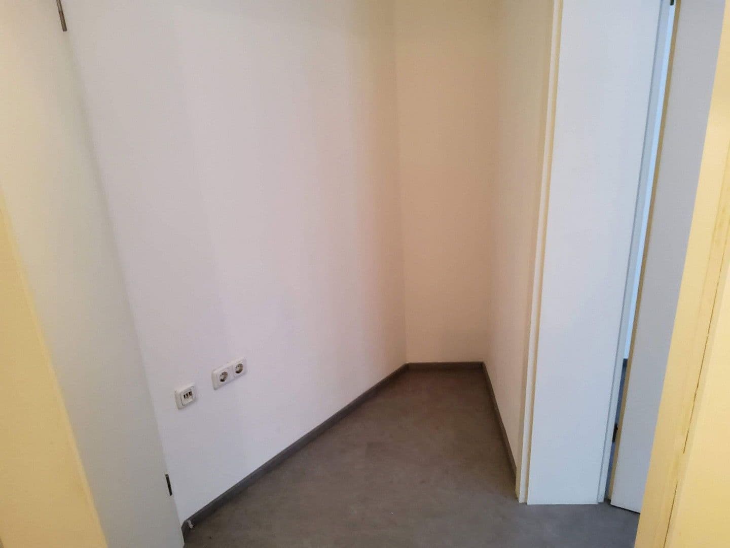 Pronájem bytu 1+1 30 m², Herzogenaurach, Bavorsko Pronájem bytu 1+1 30 m², Herzogenaurach, Bavorsko