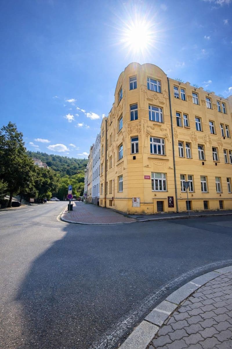 Pronájem bytu 2+kk 52 m², náměstí Dr. M. Horákové, Karlovy Vary, Karlovarský kraj Pronájem bytu 2+kk 52 m², náměstí Dr. M. Horákové, Karlovy Vary, Karlovarský kraj