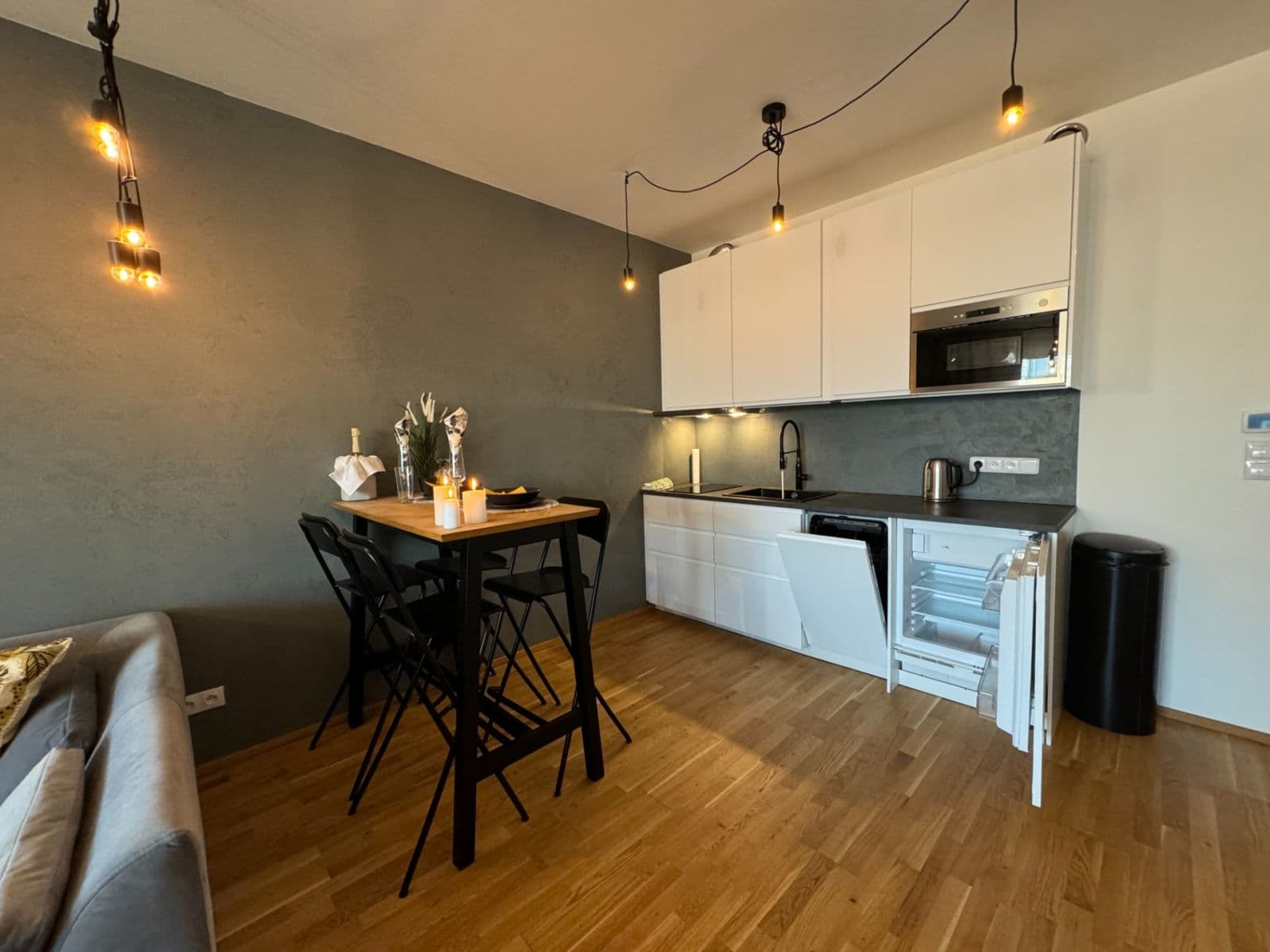 Pronájem bytu 1+kk 56 m², Argentinská, Praha, Praha Pronájem bytu 1+kk 56 m², Argentinská, Praha, Praha