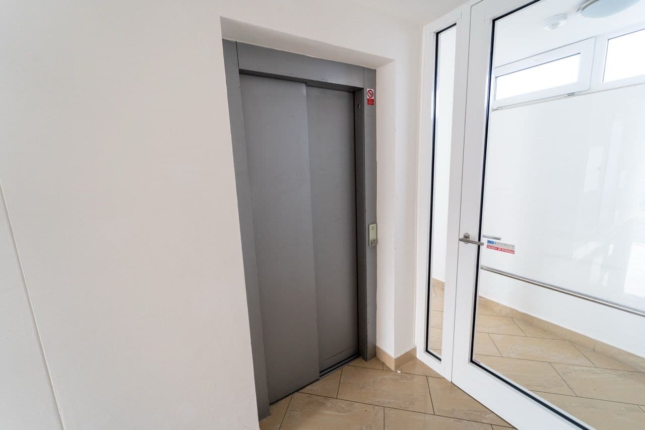 Pronájem bytu 2+kk 53 m², Zubrnická, Praha, Praha Pronájem bytu 2+kk 53 m², Zubrnická, Praha, Praha