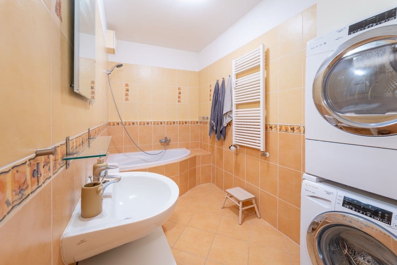 Pronájem bytu 2+kk 53 m², Zubrnická, Praha, Praha Pronájem bytu 2+kk 53 m², Zubrnická, Praha, Praha