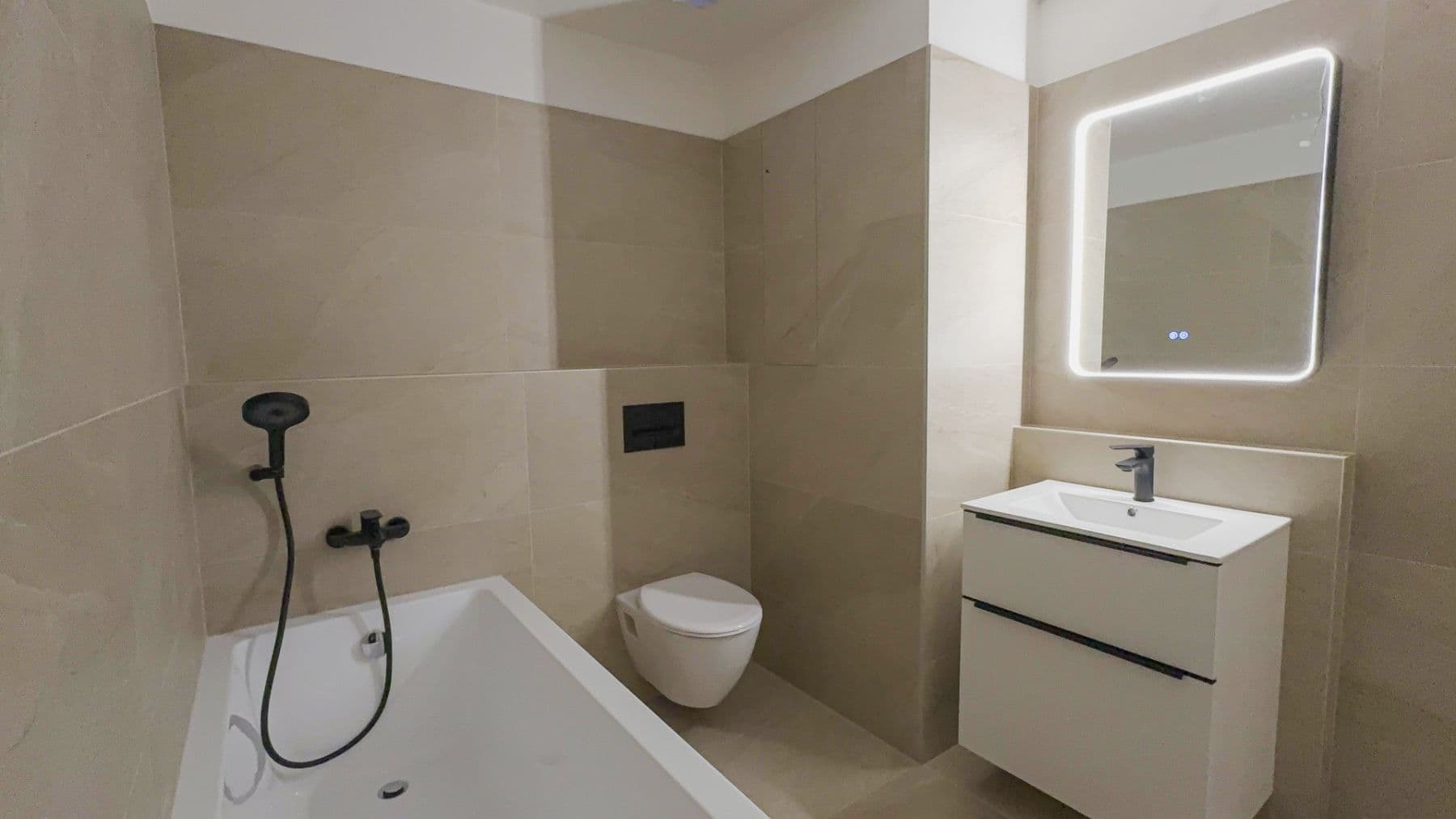 Prodej bytu 1+kk 34 m², Dobrovodská, České Budějovice, Jihočeský kraj Prodej bytu 1+kk 34 m², Dobrovodská, České Budějovice, Jihočeský kraj