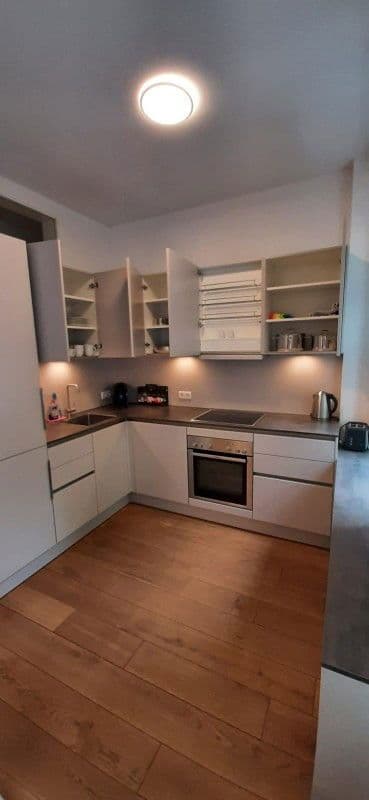 Pronájem bytu 2+1 66 m², Konradinstraße 28, Berlin, Berlín Pronájem bytu 2+1 66 m², Konradinstraße 28, Berlin, Berlín