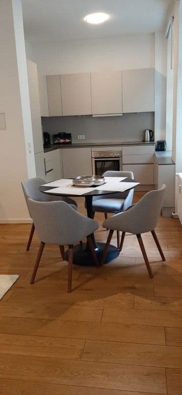 Pronájem bytu 2+1 66 m², Konradinstraße 28, Berlin, Berlín Pronájem bytu 2+1 66 m², Konradinstraße 28, Berlin, Berlín