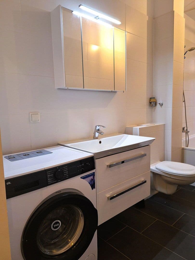 Pronájem bytu 2+1 66 m², Konradinstraße 28, Berlin, Berlín Pronájem bytu 2+1 66 m², Konradinstraße 28, Berlin, Berlín