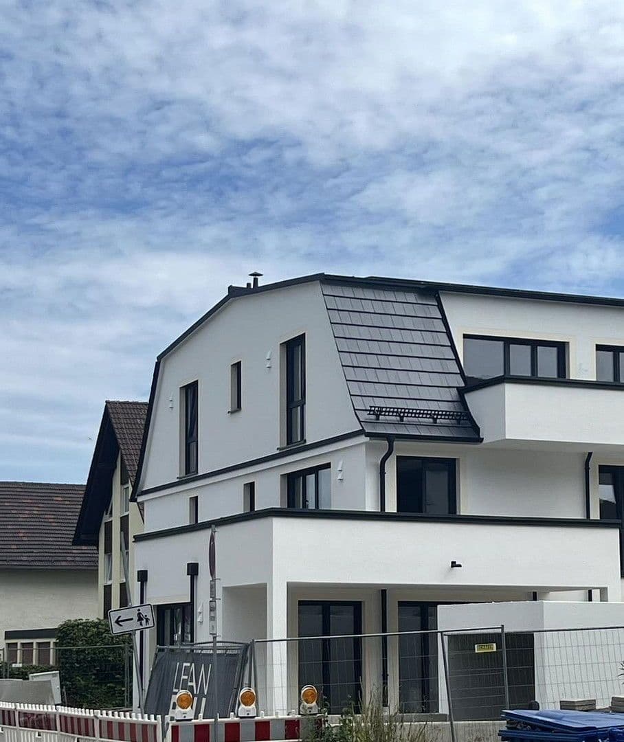 Pronájem bytu 3+1 87 m², Dorfstraße 11b, Germering, Bavorsko Pronájem bytu 3+1 87 m², Dorfstraße 11b, Germering, Bavorsko