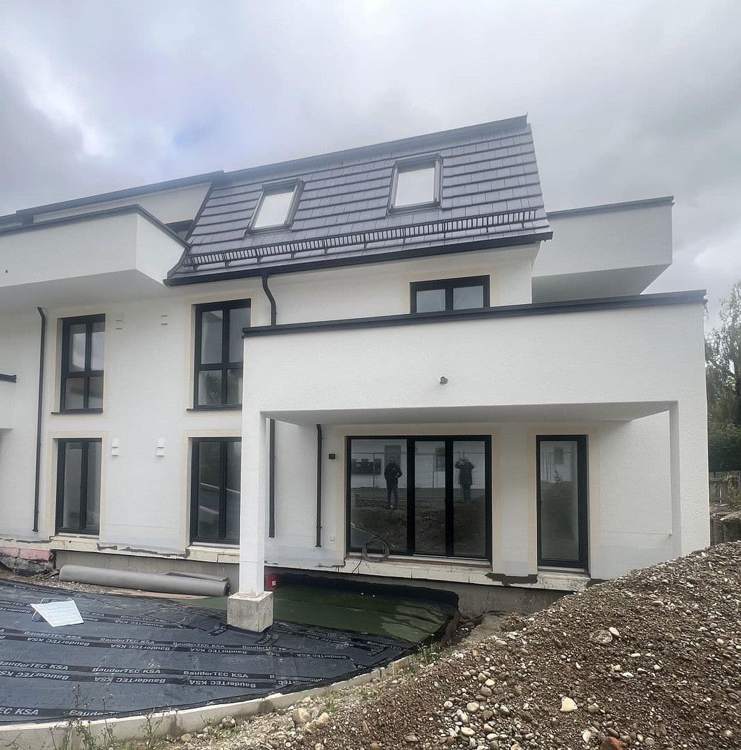 Pronájem bytu 4+1 118 m², Dorfstraße 11b, Germering, Bavorsko Pronájem bytu 4+1 118 m², Dorfstraße 11b, Germering, Bavorsko