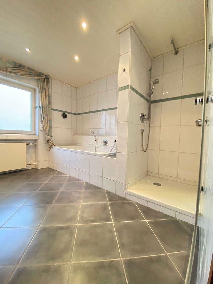 Prodej domu 153 m², pozemek 212 m², Bietigheim, Bádensko-Württembersko Prodej domu 153 m², pozemek 212 m², Bietigheim, Bádensko-Württembersko