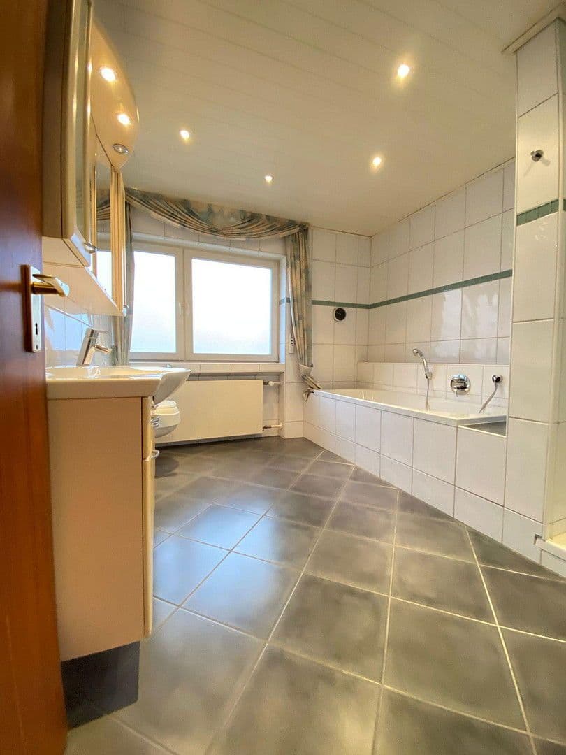 Prodej domu 153 m², pozemek 212 m², Bietigheim, Bádensko-Württembersko Prodej domu 153 m², pozemek 212 m², Bietigheim, Bádensko-Württembersko