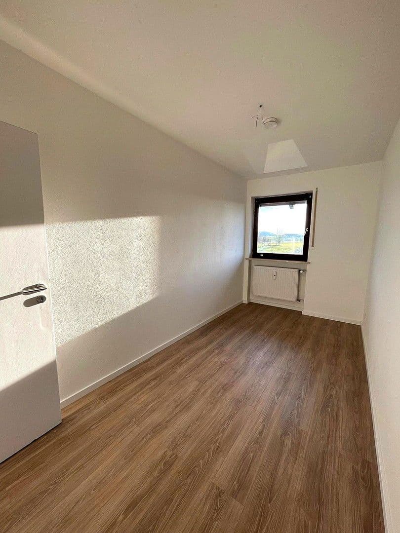 Pronájem bytu 3+1 81 m², Hopfenstr. 4, Rudelzhausen, Bavorsko Pronájem bytu 3+1 81 m², Hopfenstr. 4, Rudelzhausen, Bavorsko