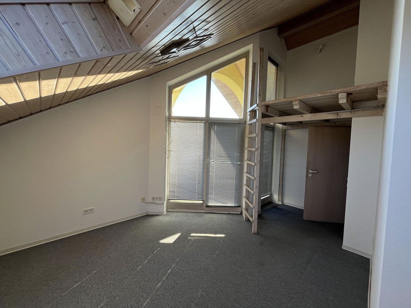Prodej domu 130 m², pozemek 887 m², Uhingen, Bádensko-Württembersko Prodej domu 130 m², pozemek 887 m², Uhingen, Bádensko-Württembersko