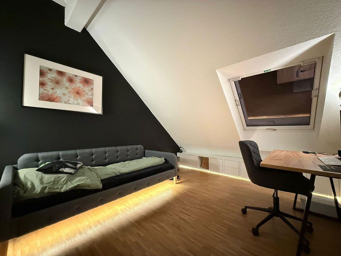 Prodej domu 142 m², pozemek 250 m², Am Goldsteinpark 1D, Frankfurt am Main, Hessen Prodej domu 142 m², pozemek 250 m², Am Goldsteinpark 1D, Frankfurt am Main, Hessen