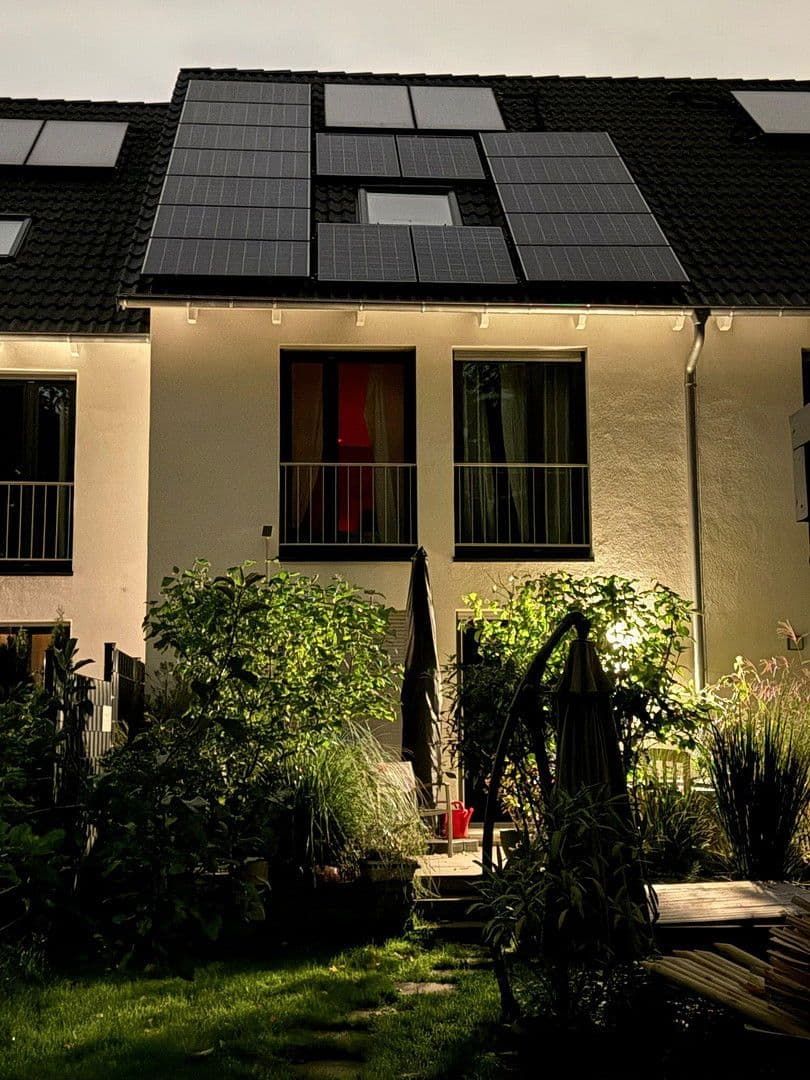 Prodej domu 142 m², pozemek 250 m², Am Goldsteinpark 1D, Frankfurt am Main, Hessen Prodej domu 142 m², pozemek 250 m², Am Goldsteinpark 1D, Frankfurt am Main, Hessen