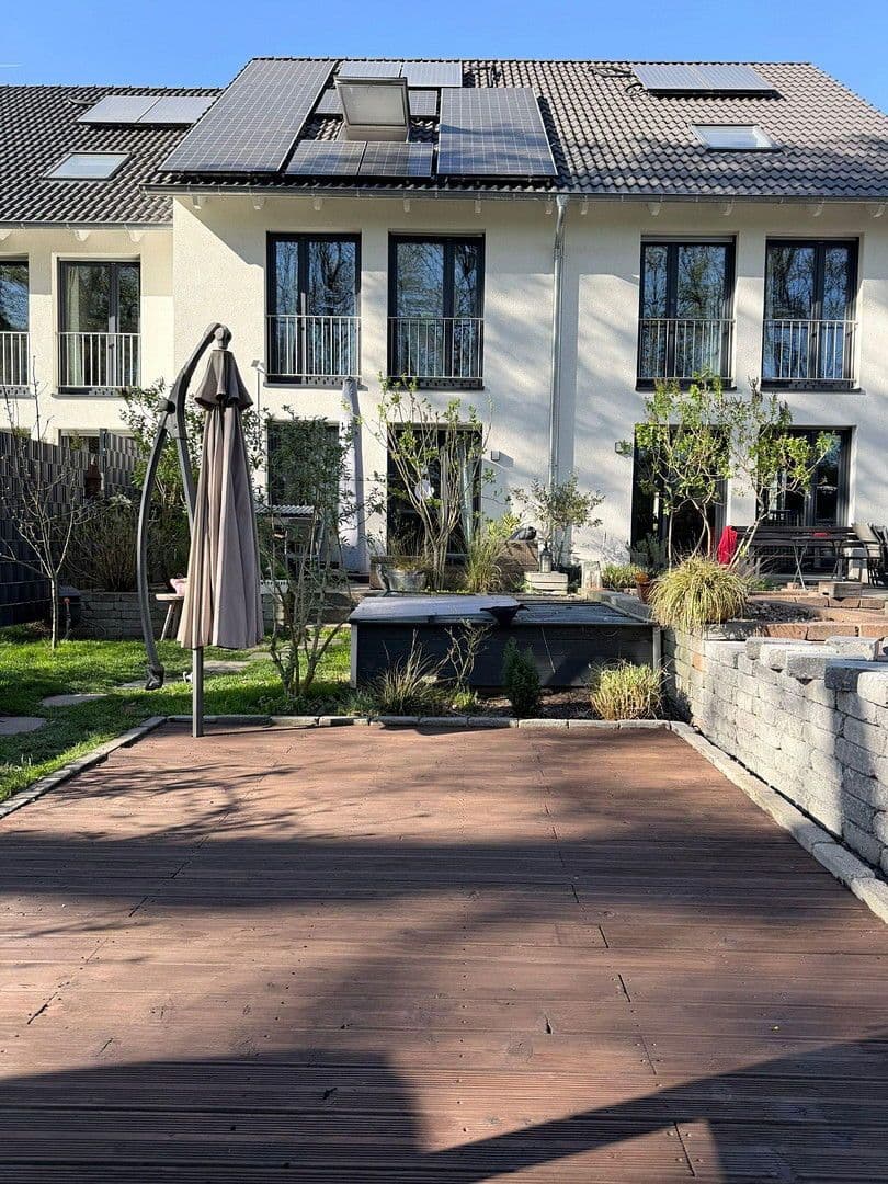 Prodej domu 142 m², pozemek 250 m², Am Goldsteinpark 1D, Frankfurt am Main, Hessen Prodej domu 142 m², pozemek 250 m², Am Goldsteinpark 1D, Frankfurt am Main, Hessen