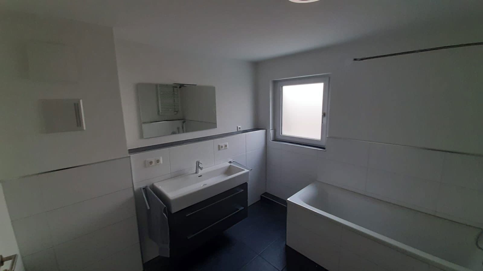 Pronájem bytu 3+1 101 m², Sersheim, Bádensko-Württembersko Pronájem bytu 3+1 101 m², Sersheim, Bádensko-Württembersko