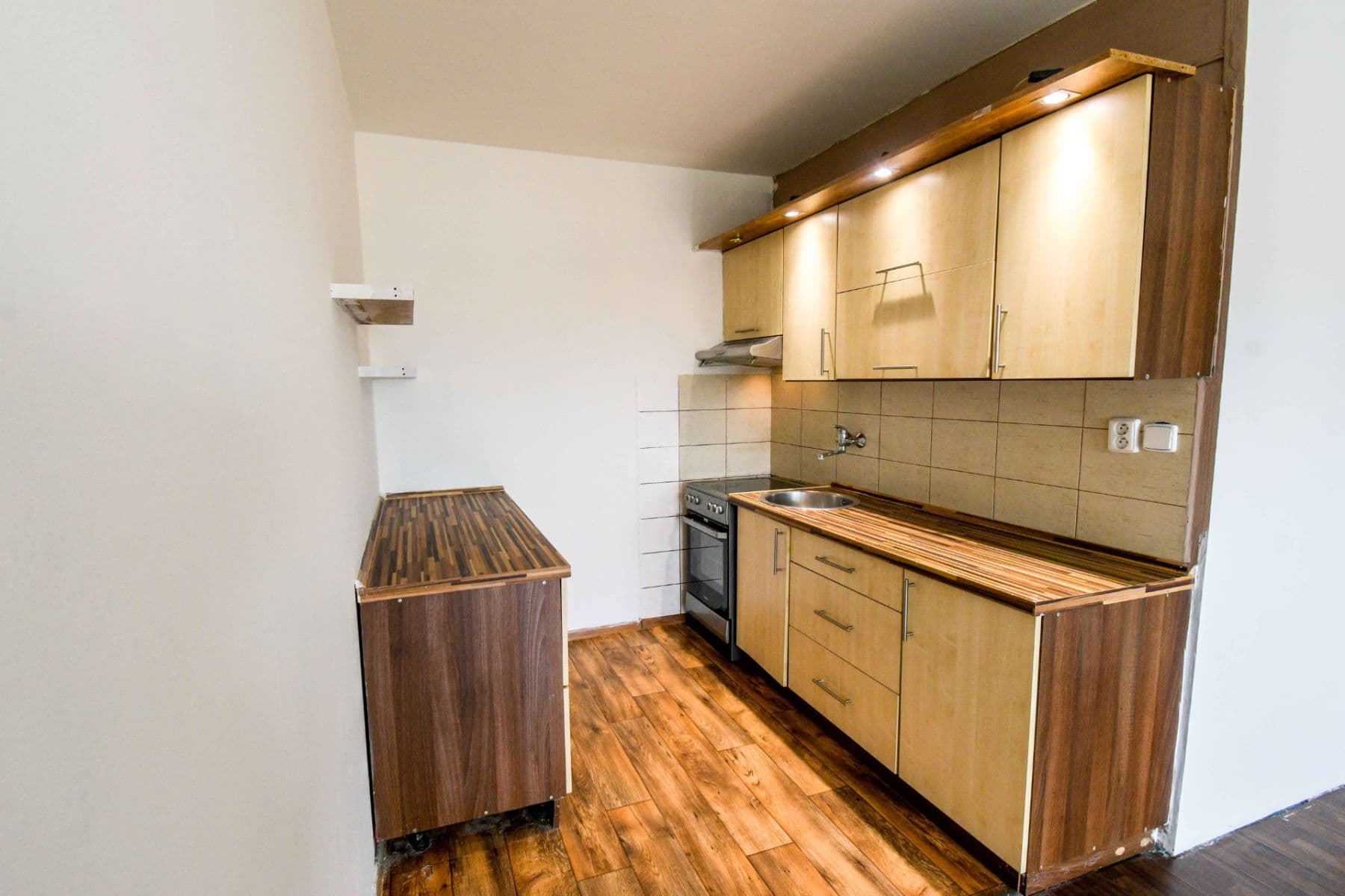 Prodej bytu 2+kk 40 m², Nezvalova, Litoměřice, Ústecký kraj Prodej bytu 2+kk 40 m², Nezvalova, Litoměřice, Ústecký kraj