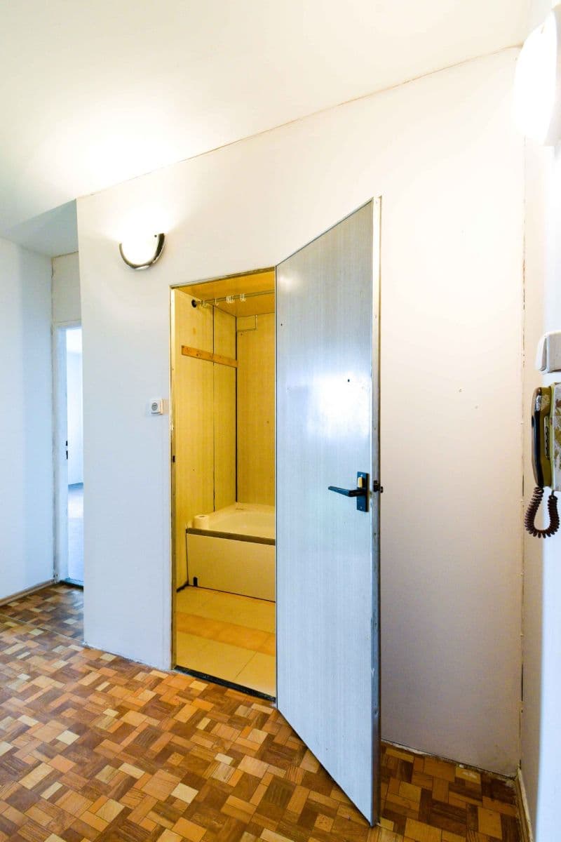 Prodej bytu 2+kk 40 m², Nezvalova, Litoměřice, Ústecký kraj Prodej bytu 2+kk 40 m², Nezvalova, Litoměřice, Ústecký kraj