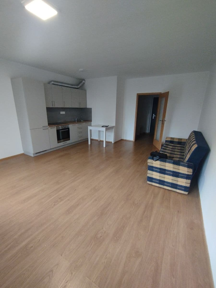 Pronájem bytu 1+kk 45 m², Škrábkových, Praha, Praha Pronájem bytu 1+kk 45 m², Škrábkových, Praha, Praha