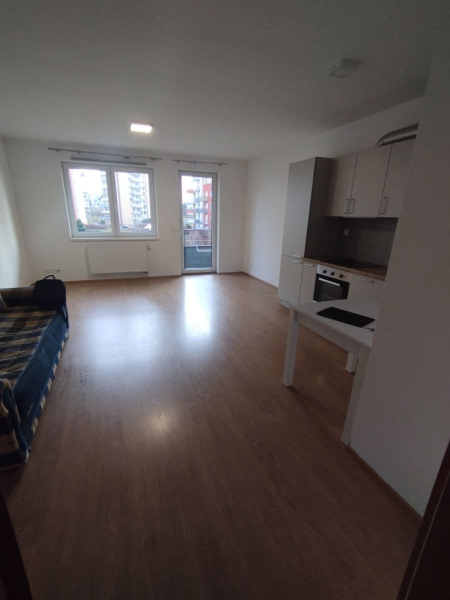 Pronájem bytu 1+kk 45 m², Škrábkových, Praha, Praha Pronájem bytu 1+kk 45 m², Škrábkových, Praha, Praha