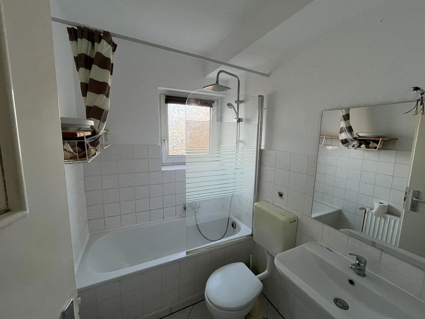 Prodej bytu 3+1 57 m², Von-Velbrück-Str. 6, Langenfeld (Rheinland), Severní Porýní-Vestfálsko Prodej bytu 3+1 57 m², Von-Velbrück-Str. 6, Langenfeld (Rheinland), Severní Porýní-Vestfálsko