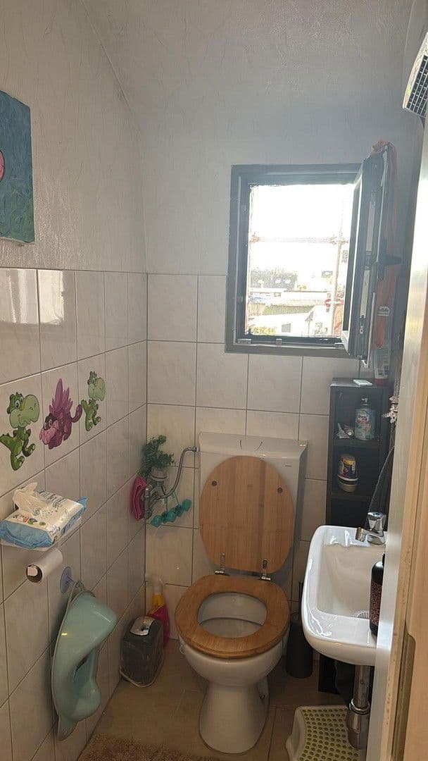 Pronájem bytu 3+1 90 m², Scheffelstraße 17, Schwetzingen, Bádensko-Württembersko Pronájem bytu 3+1 90 m², Scheffelstraße 17, Schwetzingen, Bádensko-Württembersko