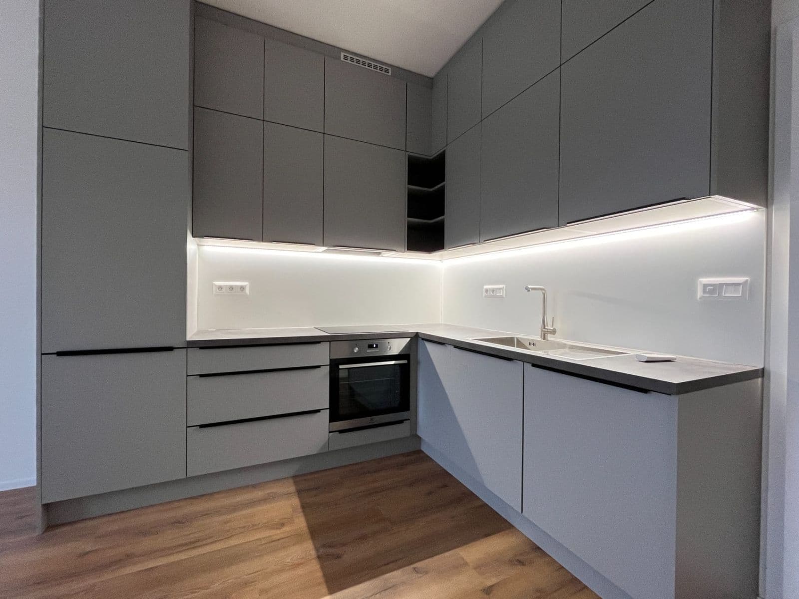 Pronájem bytu 3+kk 63 m², Komárovská, Brno, Jihomoravský kraj Pronájem bytu 3+kk 63 m², Komárovská, Brno, Jihomoravský kraj