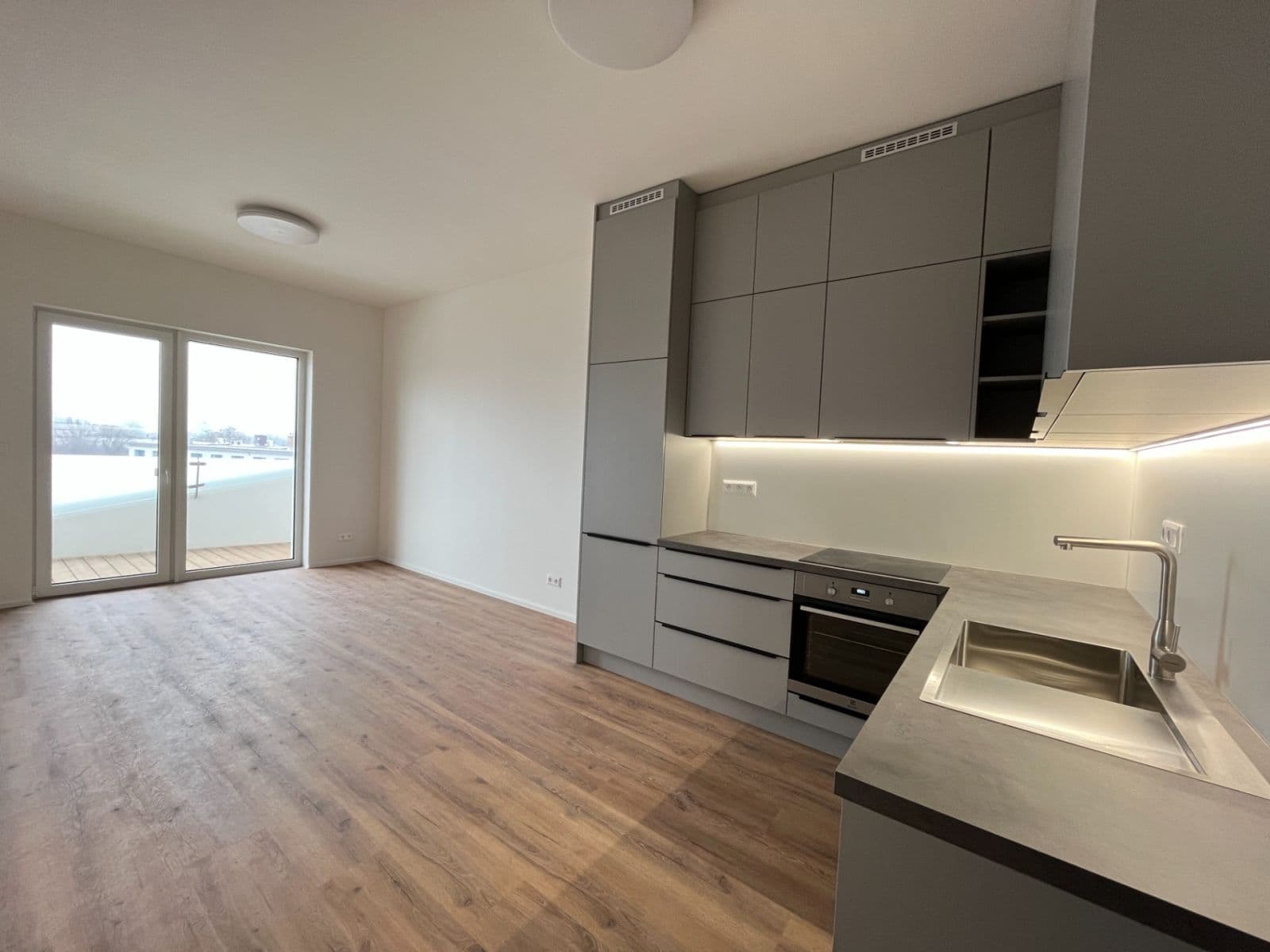 Pronájem bytu 3+kk 63 m², Komárovská, Brno, Jihomoravský kraj Pronájem bytu 3+kk 63 m², Komárovská, Brno, Jihomoravský kraj
