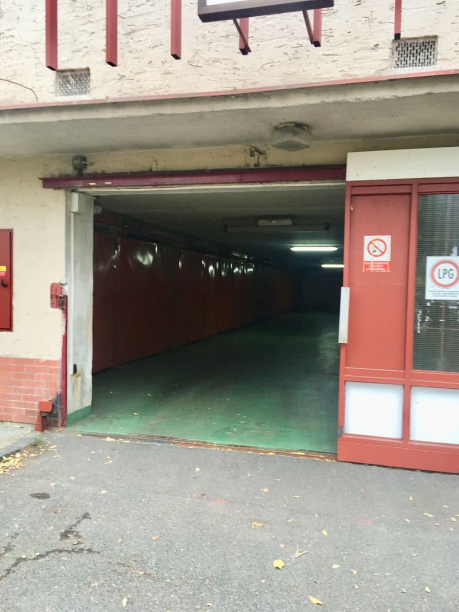 Pronájem garáže 18 m², Písečná, Praha, Praha Pronájem garáže 18 m², Písečná, Praha, Praha