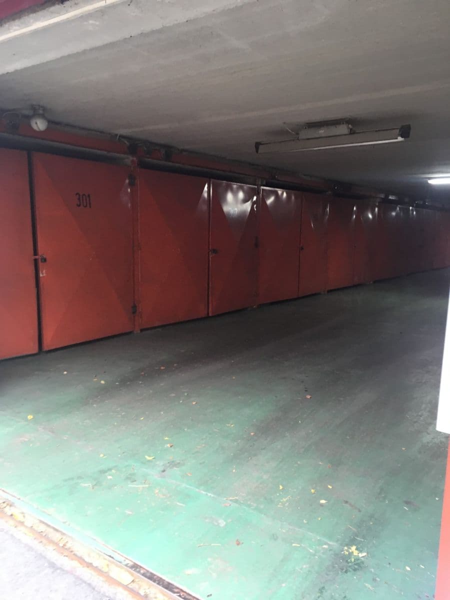 Pronájem garáže 18 m², Písečná, Praha, Praha Pronájem garáže 18 m², Písečná, Praha, Praha