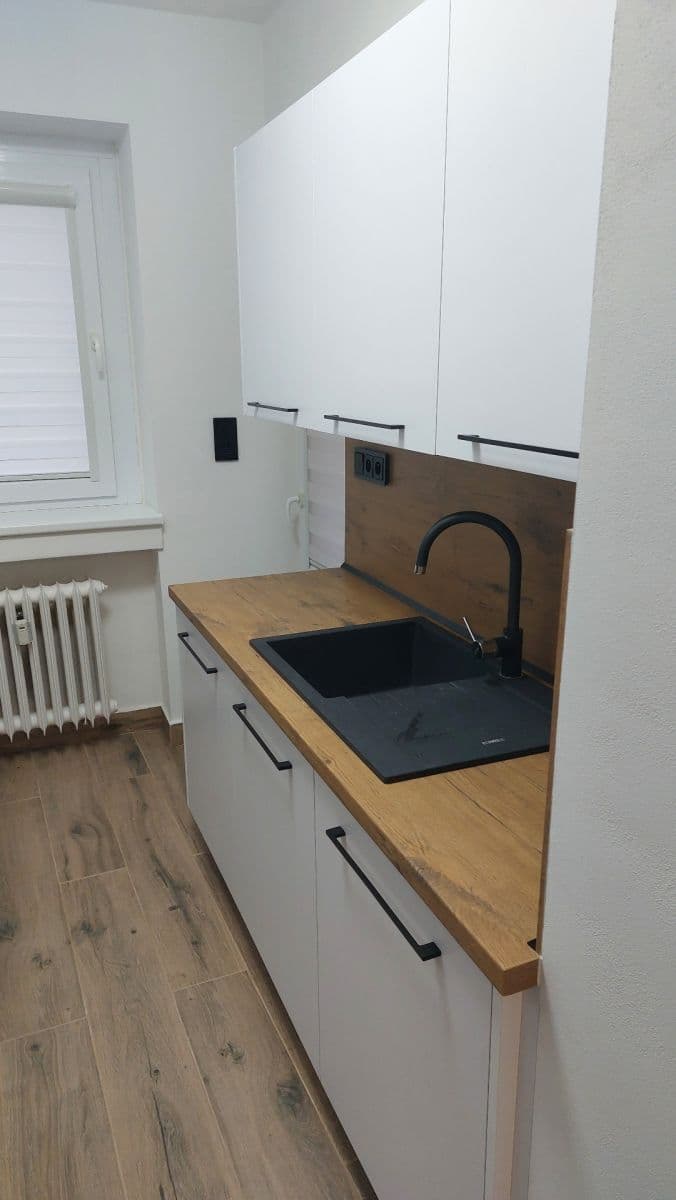 Pronájem bytu 3+1 74 m², Dukelská, Ústí nad Orlicí, Pardubický kraj Pronájem bytu 3+1 74 m², Dukelská, Ústí nad Orlicí, Pardubický kraj