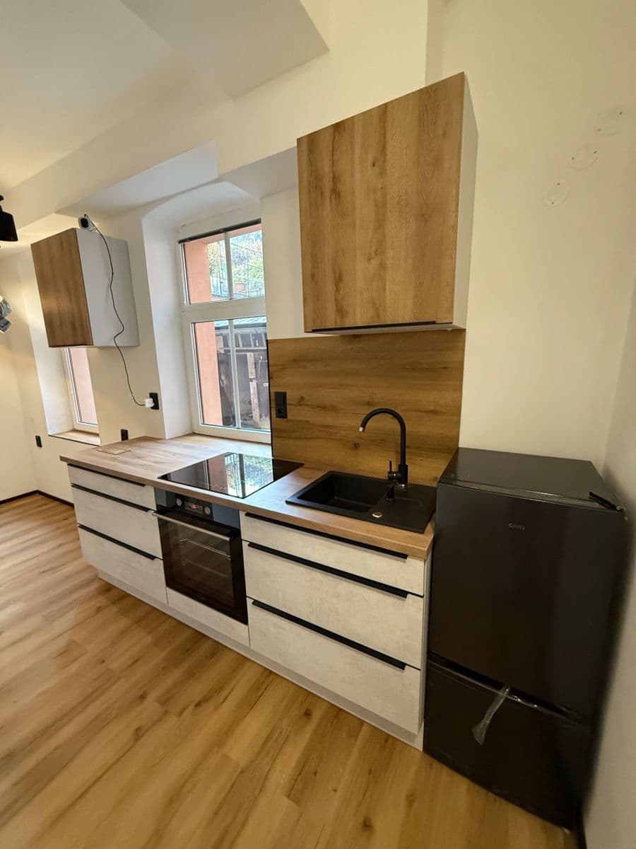 Pronájem bytu 1+1 30 m², Podhorská, Jablonec nad Nisou, Liberecký kraj Pronájem bytu 1+1 30 m², Podhorská, Jablonec nad Nisou, Liberecký kraj
