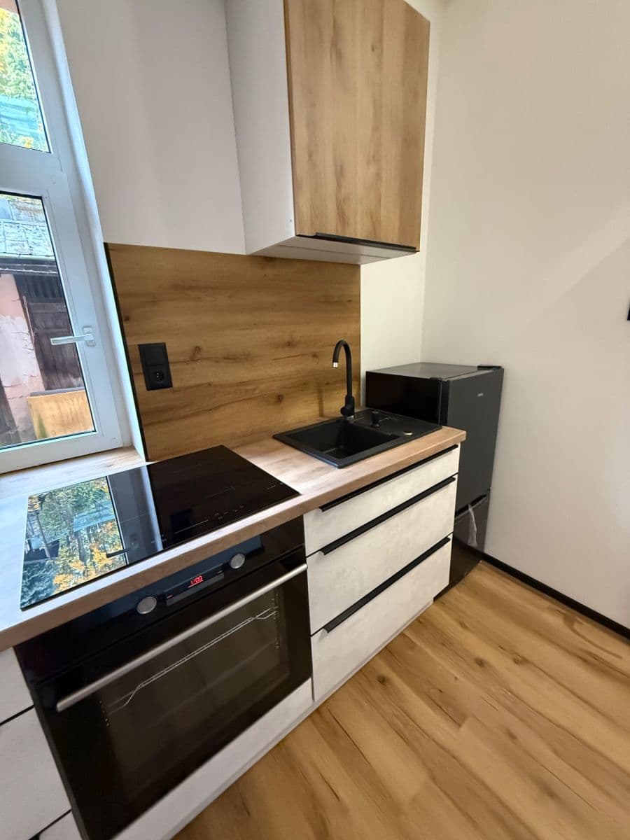 Pronájem bytu 1+1 30 m², Podhorská, Jablonec nad Nisou, Liberecký kraj Pronájem bytu 1+1 30 m², Podhorská, Jablonec nad Nisou, Liberecký kraj