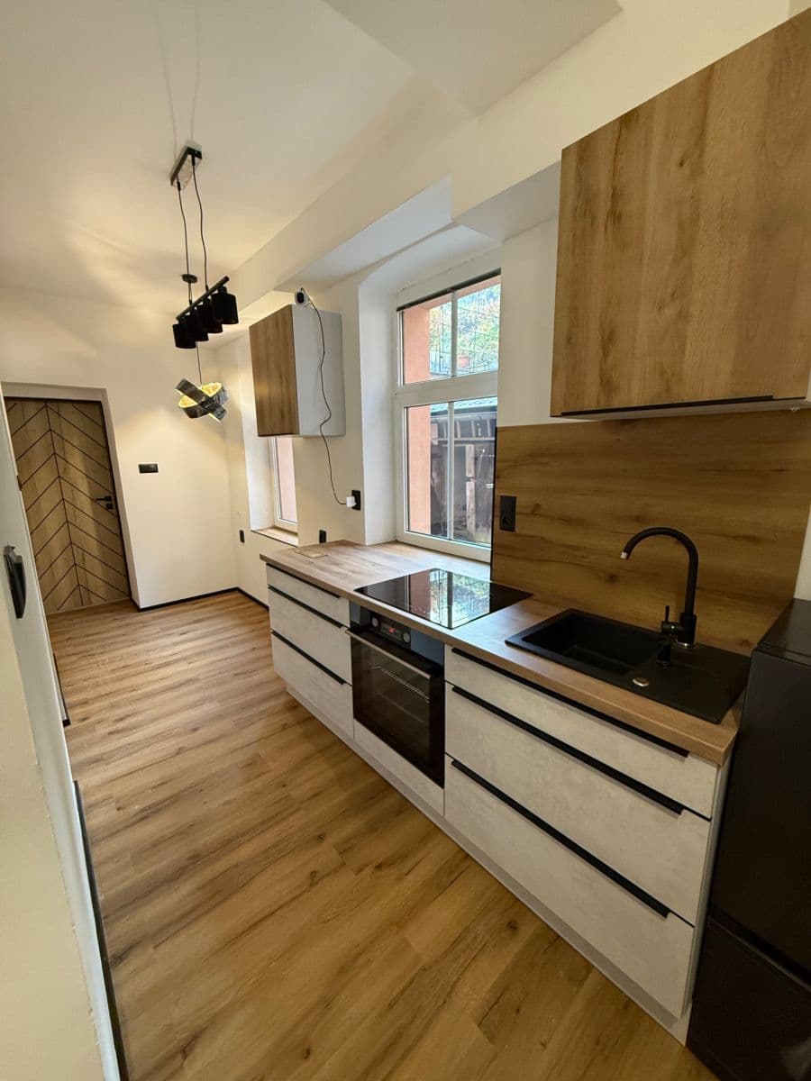 Pronájem bytu 1+1 30 m², Podhorská, Jablonec nad Nisou, Liberecký kraj Pronájem bytu 1+1 30 m², Podhorská, Jablonec nad Nisou, Liberecký kraj