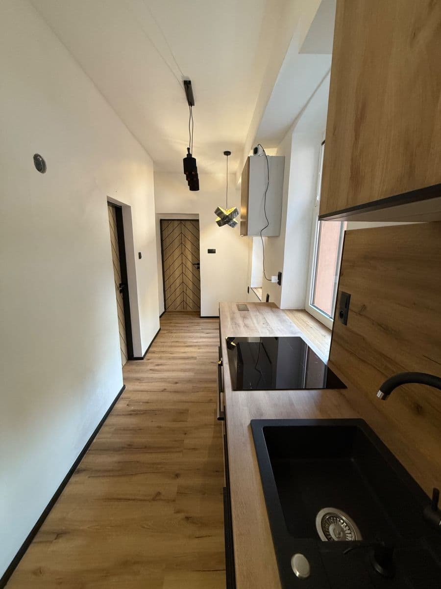 Pronájem bytu 1+1 30 m², Podhorská, Jablonec nad Nisou, Liberecký kraj Pronájem bytu 1+1 30 m², Podhorská, Jablonec nad Nisou, Liberecký kraj