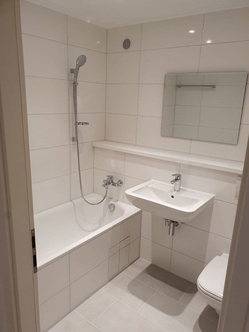 Pronájem bytu 1+1 40 m², Münchnerstr., Kr. München - Unterhaching, Bavorsko Pronájem bytu 1+1 40 m², Münchnerstr., Kr. München - Unterhaching, Bavorsko